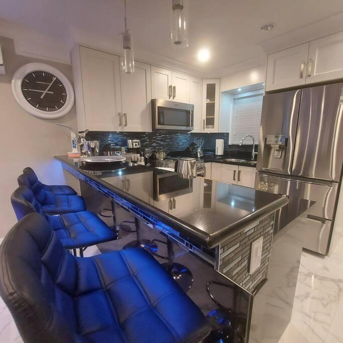 Beautiful Bright 3 Bed Townhouse Apartment Ванкувър Екстериор снимка