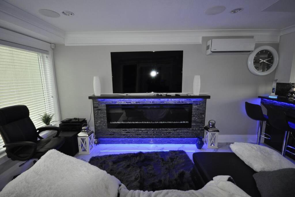 Beautiful Bright 3 Bed Townhouse Apartment Ванкувър Екстериор снимка