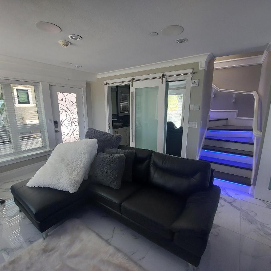 Beautiful Bright 3 Bed Townhouse Apartment Ванкувър Екстериор снимка