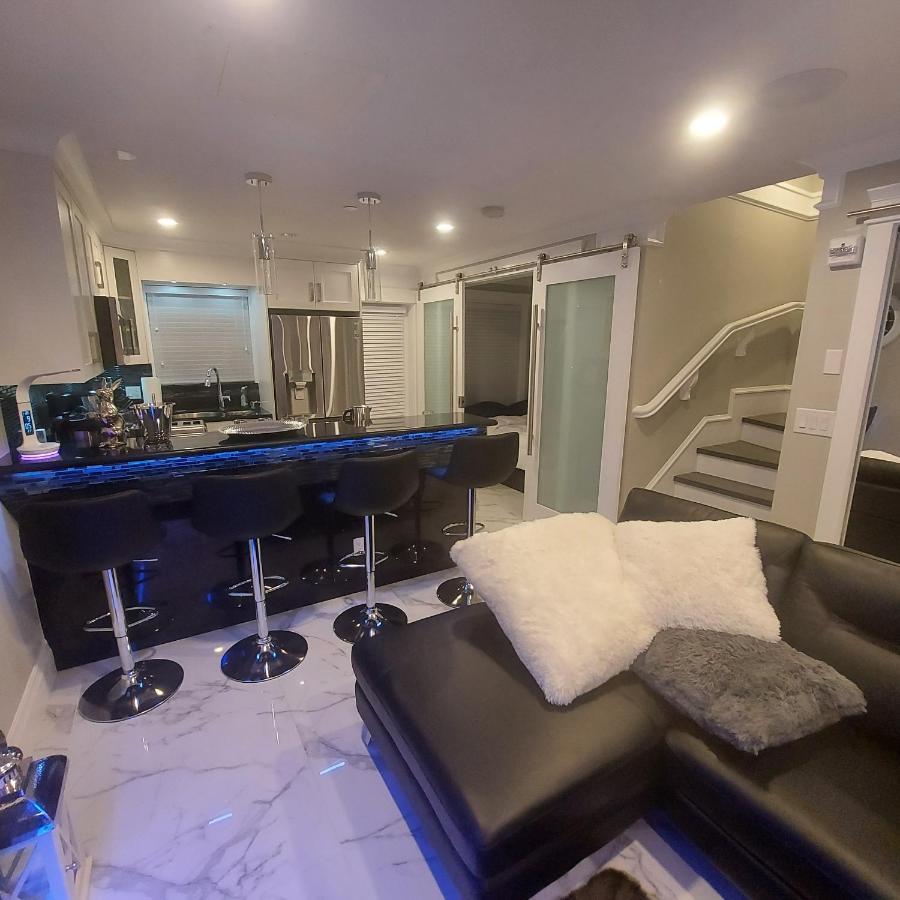 Beautiful Bright 3 Bed Townhouse Apartment Ванкувър Екстериор снимка