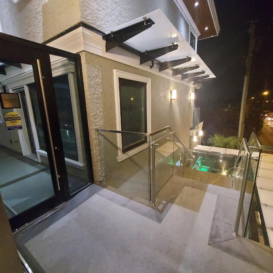 Beautiful Bright 3 Bed Townhouse Apartment Ванкувър Екстериор снимка